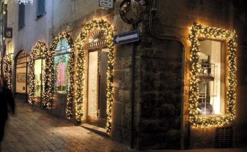 Noleggio Addobbi natalizi: Ghirlande verdi con lucine - Speciale Natale a Milano